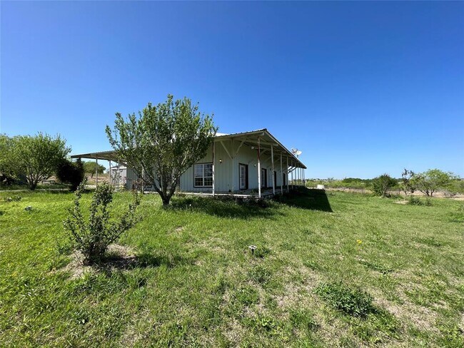 333 Co Rd 497 Taylor, TX 76574 photo 3