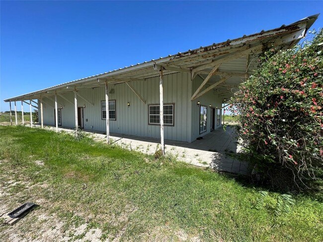 333 Co Rd 497 Taylor, TX 76574 photo 2
