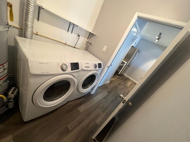Beautifully remodeled 3 Bed/1.5 Bath Townhome in Antioch photo 3