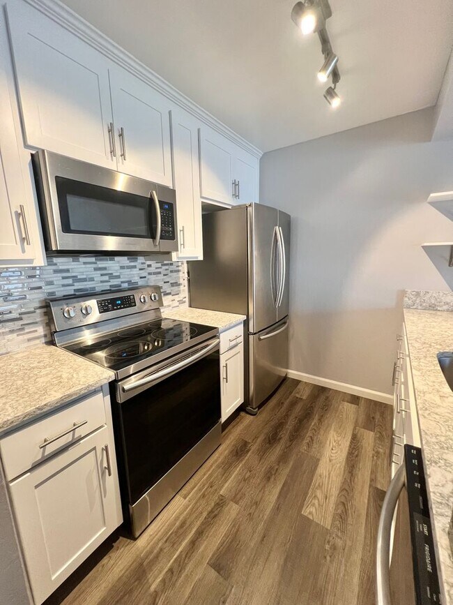 Beautifully remodeled 3 Bed/1.5 Bath Townhome in Antioch