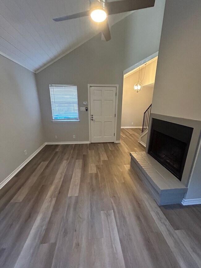 1610 Waterloo Tr, Austin, TX 78704 photo 3