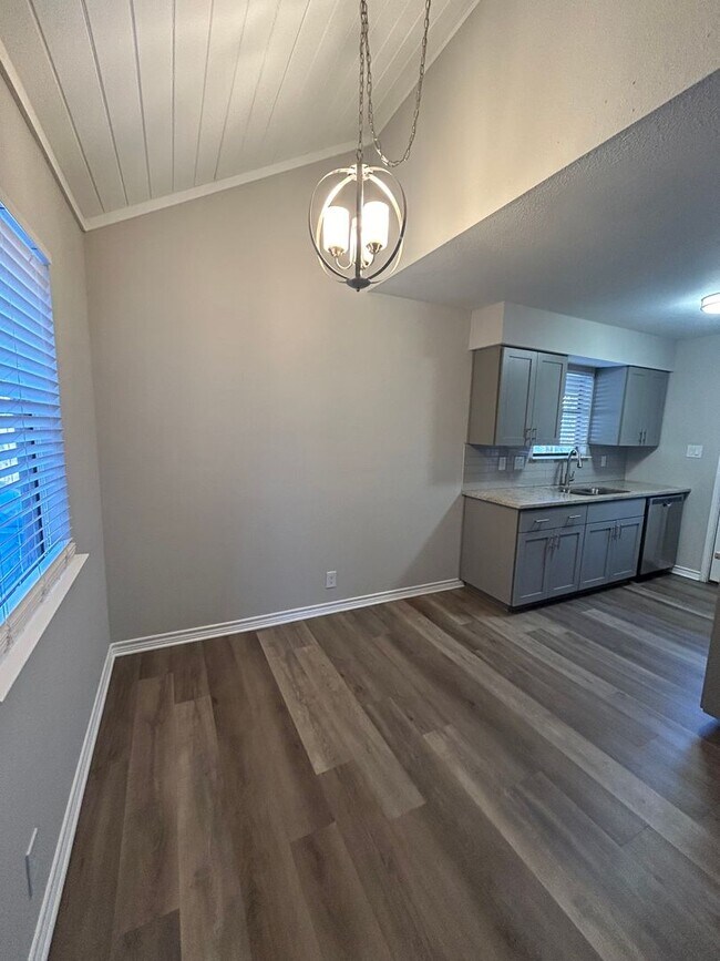 1610 Waterloo Tr, Austin, TX 78704 photo 4