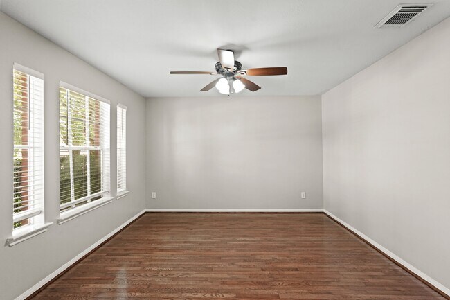 2922 Glencullen Lane, Pearland, TX 77584 photo 4