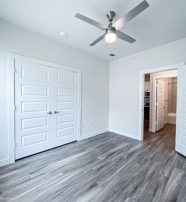 2400 N Austin Ave Georgetown, TX 78626 photo 3
