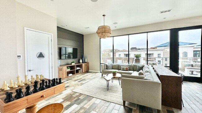 355 N Cleveland St Oceanside, CA 92054 photo 4
