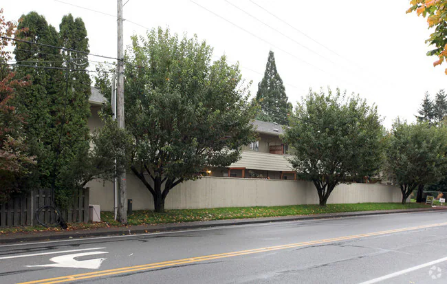 Suncrest Apts photo 2