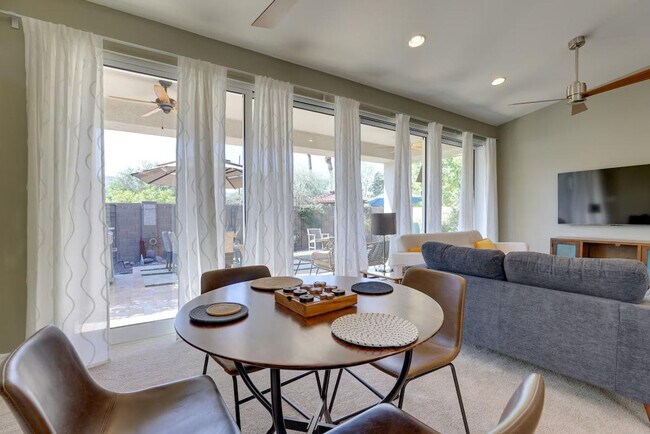 833 Gary Ln Phoenix, AZ 85042 photo 3
