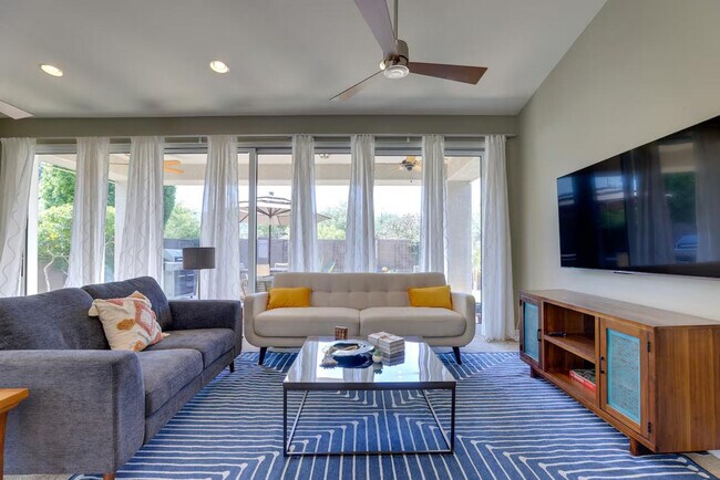 833 Gary Ln Phoenix, AZ 85042 photo 4