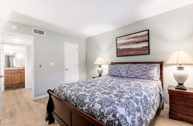 4704 E Paradise Village Pkwy N Phoenix, AZ 85032 photo 5
