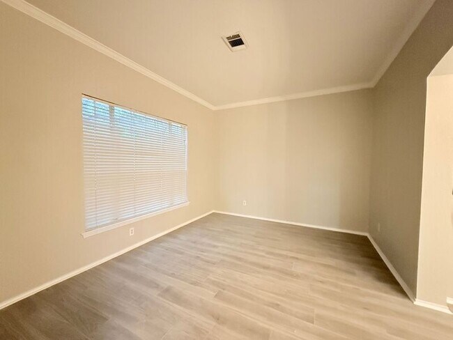 2405 Hopkins Dr Plano, TX 75025 photo 3