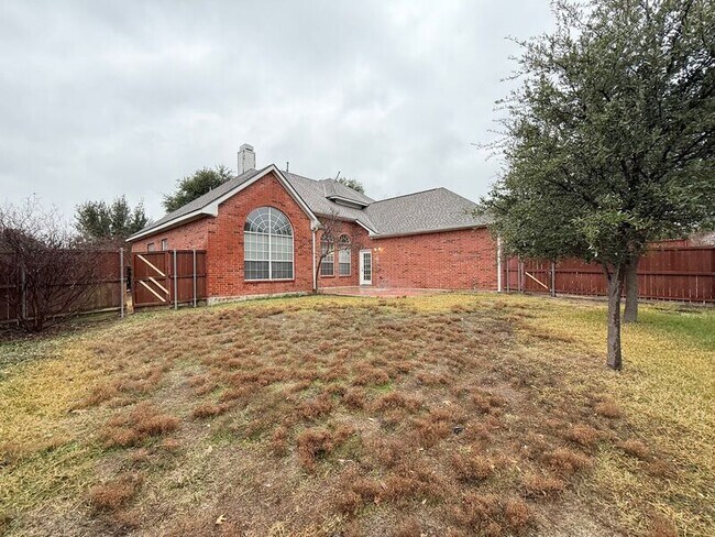 2405 Hopkins Dr Plano, TX 75025 photo 2