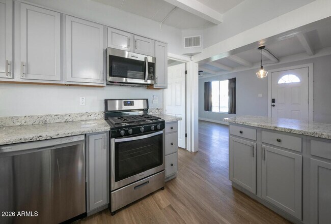 2205 W Cambridge Ave Phoenix, AZ 85009 photo 4