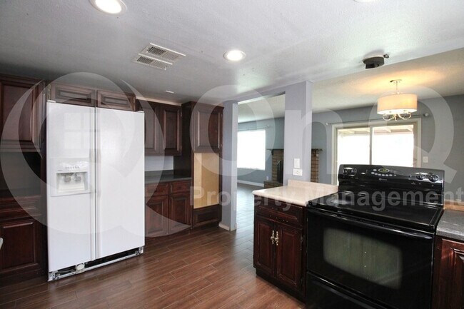 939 S 35th Pl Mesa, AZ 85204 photo 4