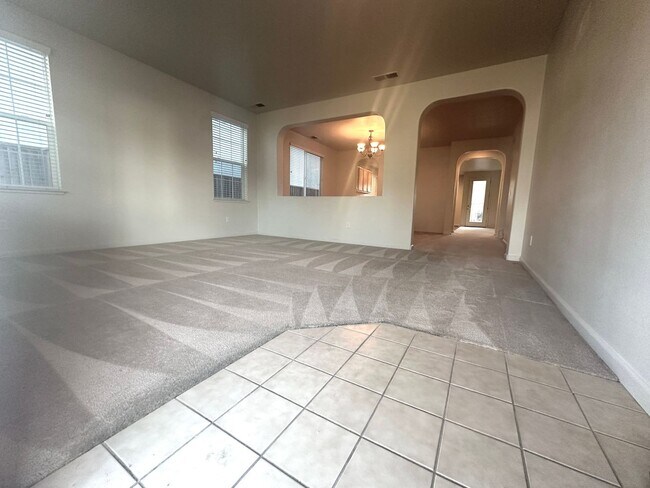 Spacious 5 Bed, 3 Bath home in Gated Community photo 2