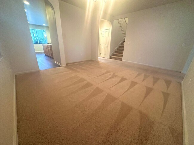 Spacious 5 Bed, 3 Bath home in Gated Community photo 5