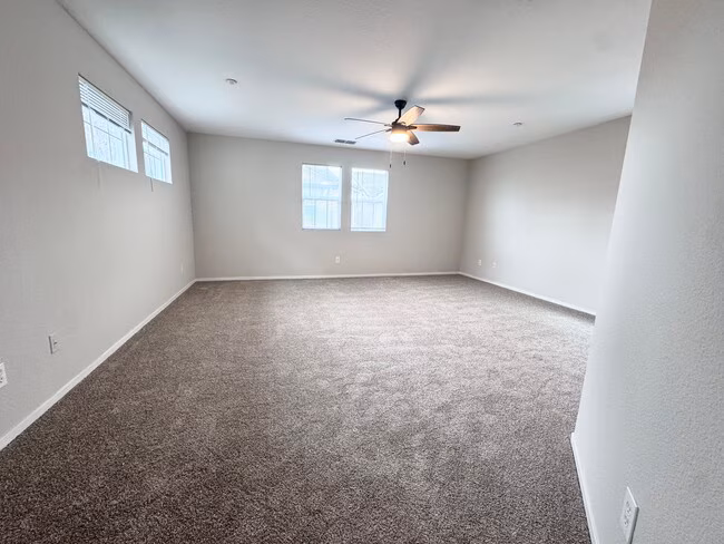 Beautiful 3 Bed 2.5 Bath Home in Brentwood photo 5