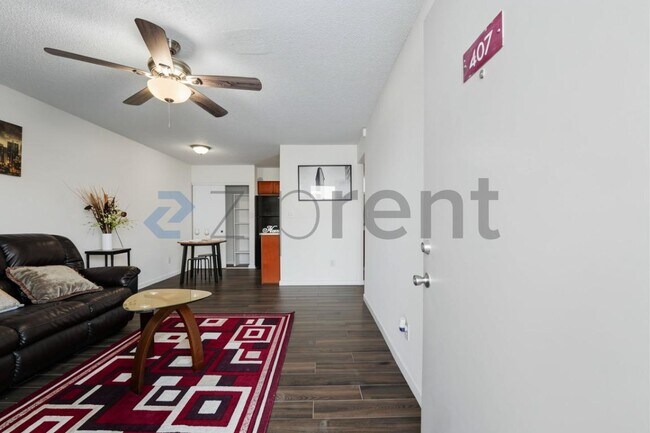 Unit 407 photo 5
