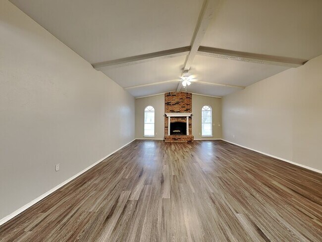 446 Thistle Dr Garland, TX 75043 photo 4