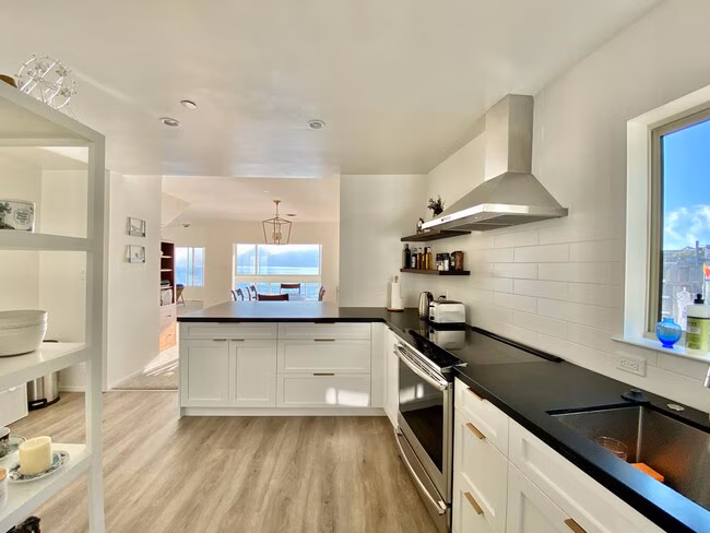 2090 Paradise Dr Tiburon, CA 94920 photo 2