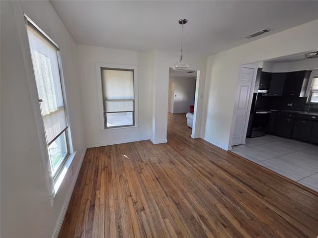 3449 Oak Creek Circle, Dallas, TX 75227 photo 4