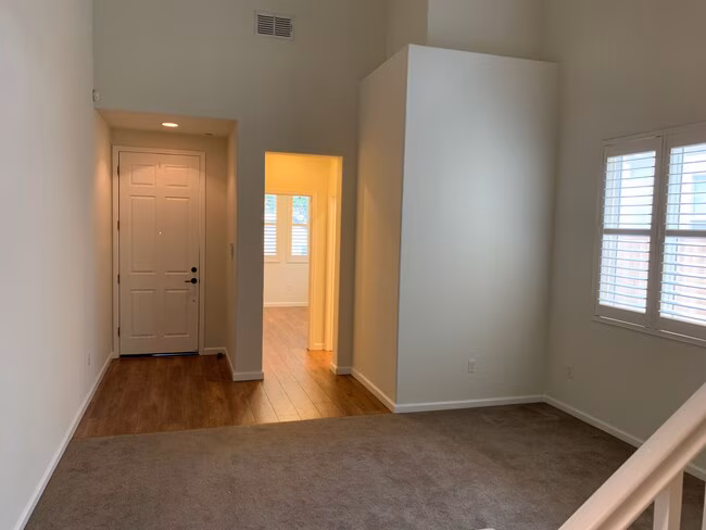 Beautiful 4 Bedroom 3 Bath Brentwood Home photo 4