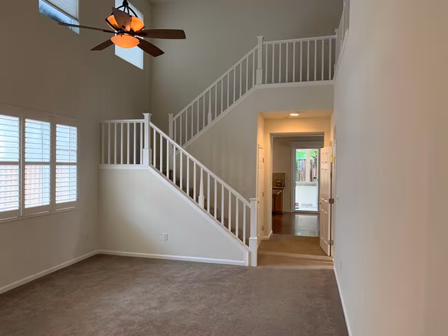 Beautiful 4 Bedroom 3 Bath Brentwood Home photo 3
