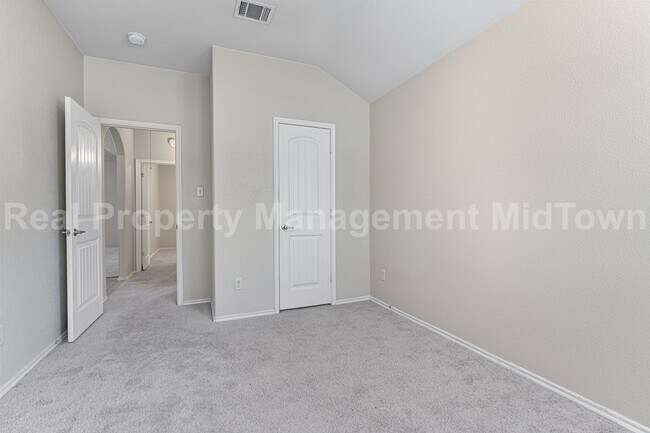 2035 Karsen Ln photo 4