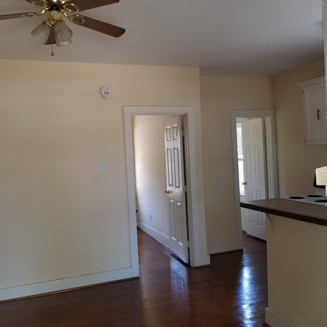 403 W 4th St Taylor, TX 76574 photo 3