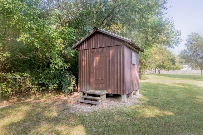 33 Dorothy St Huntsville, TX 77320 photo 3