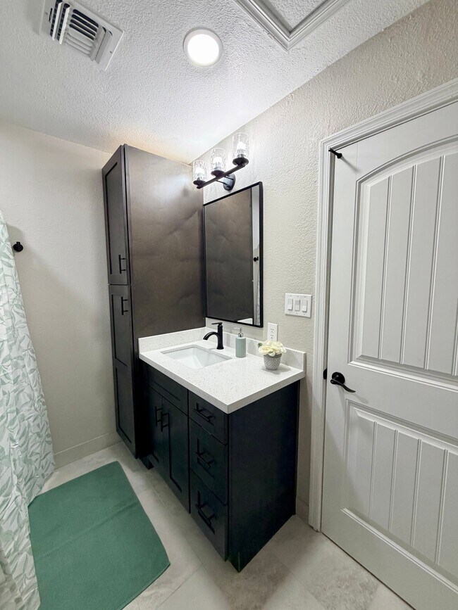 3757 W Joan De Arc Ave Phoenix, AZ 85029 photo 4