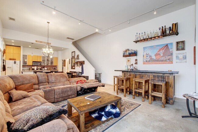 616 W 35th St Austin, TX 78705 photo 2