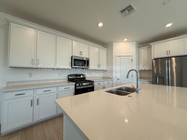 17760 W Cassia Way Goodyear, AZ 85338 photo 3