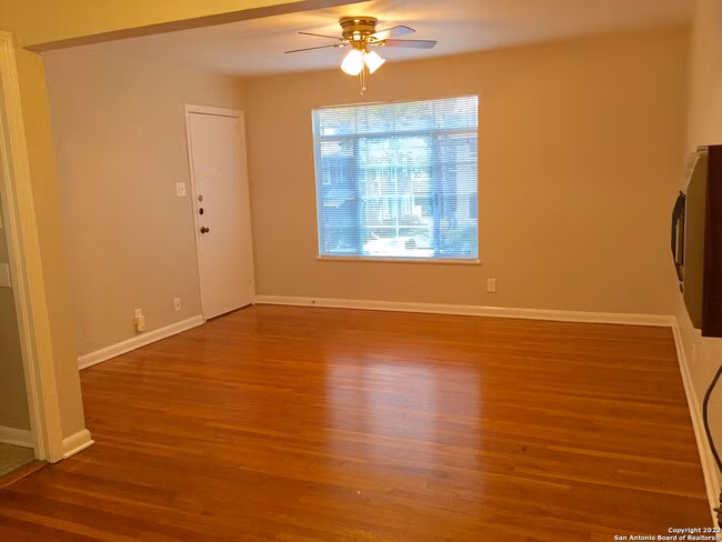 710 W French Pl San Antonio, TX 78212 photo 5