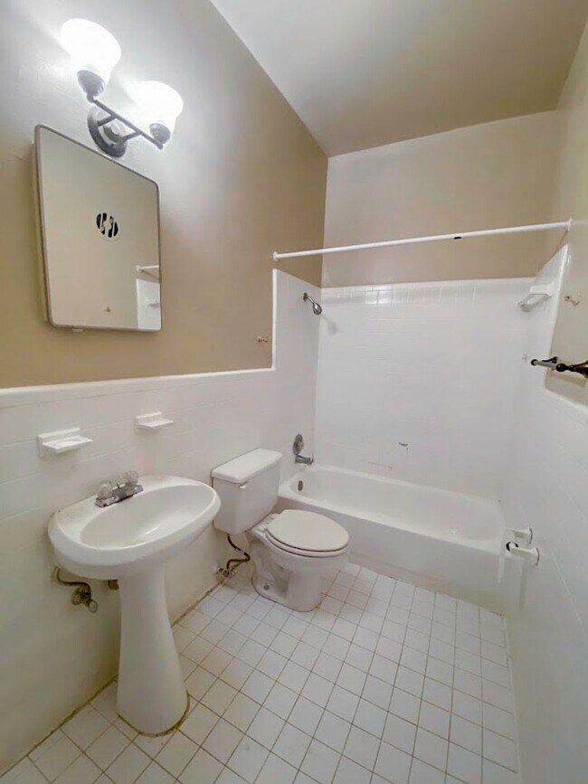 241 Post Ave San Antonio, TX 78215 photo 5