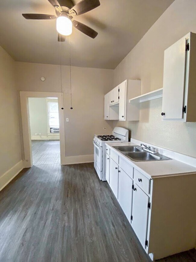 241 Post Ave San Antonio, TX 78215 photo 3