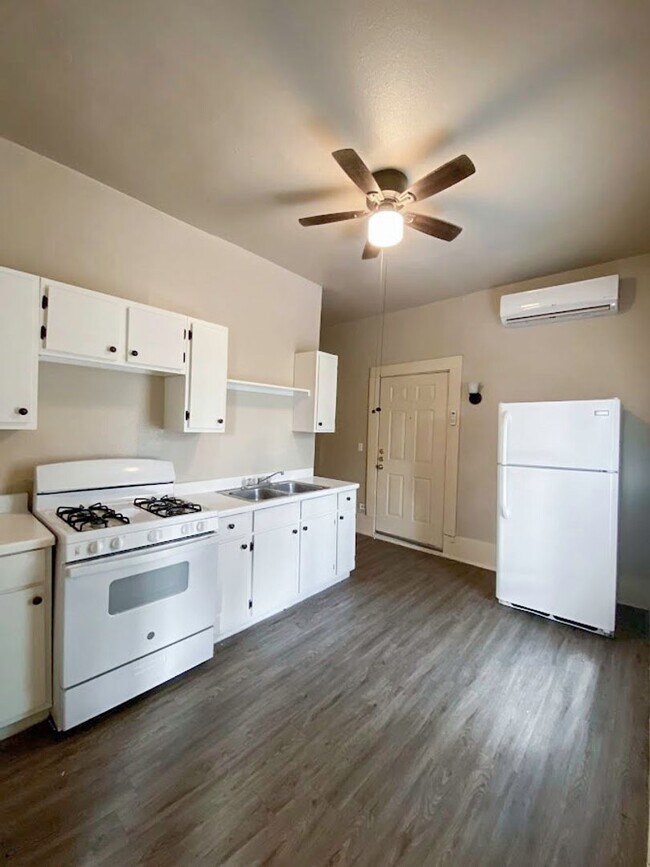 241 Post Ave San Antonio, TX 78215 photo 4