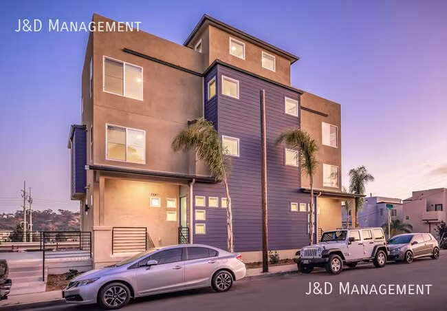 5845 Riley St San Diego, CA 92110 photo 2