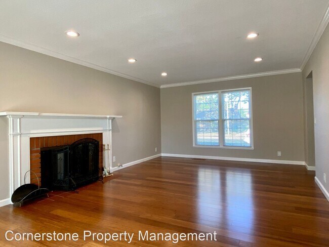 2236 Dianne Dr photo 2