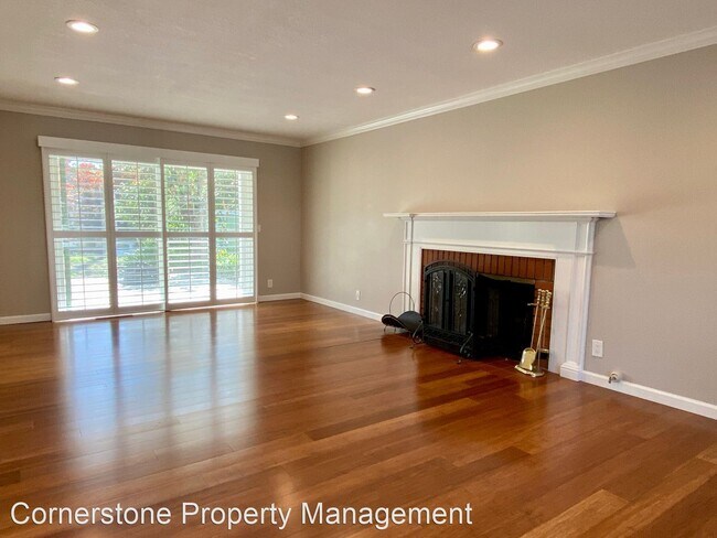 2236 Dianne Dr photo 3