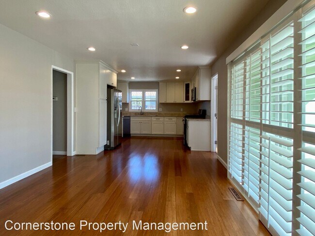 2236 Dianne Dr photo 5