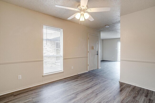 1635 Westridge St Cleburne, TX 76033 photo 5