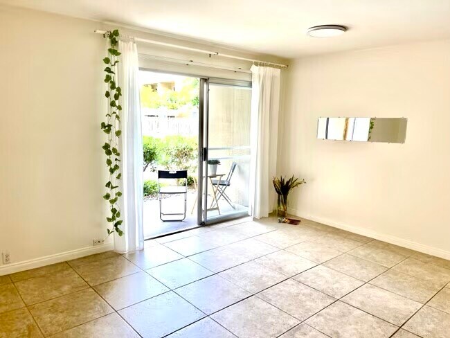 1855 Diamond St San Diego, CA 92109 photo 4