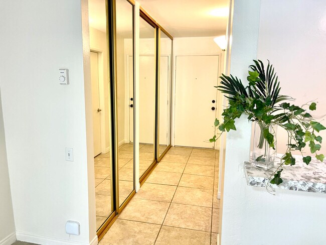 1855 Diamond St San Diego, CA 92109 photo 2