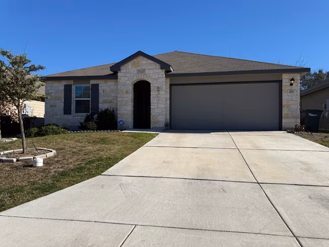 380 Huntsman Way New Braunfels, TX 78130 photo 2