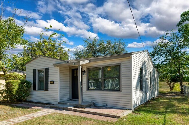 4523 Rockwood Drive, Fort Worth, TX 76114 photo 2