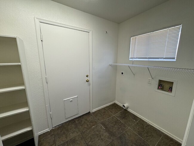3227 W Helena Dr Phoenix, AZ 85053 photo 5
