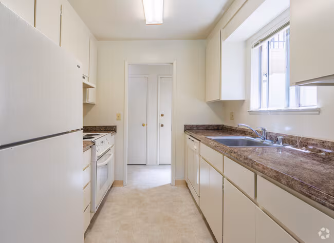 Royal Ambassador Apartments photo 4