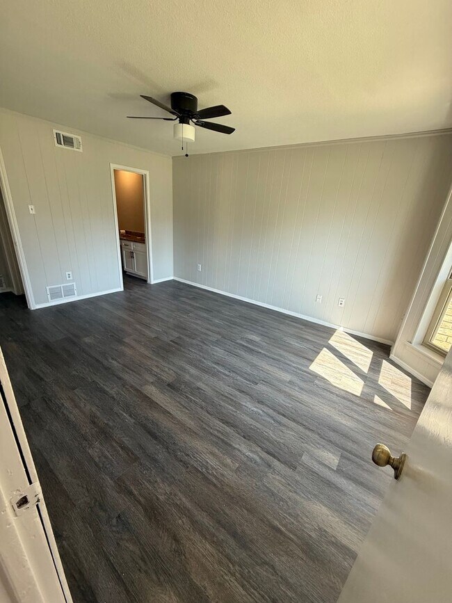 7412 Lemonwood Ln Fort Worth, TX 76133 photo 3