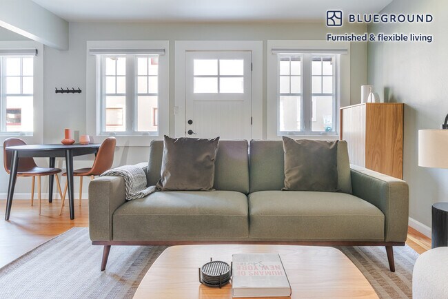 327 Hawthorne Ave Palo Alto, CA 94301 photo 4