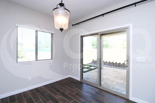 2770 E Fossil Rdg Rd Phoenix, AZ 85050 photo 4